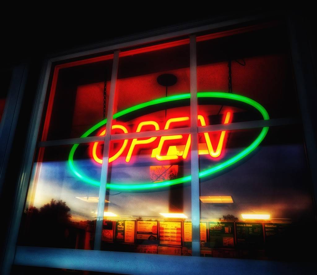 Subway | restaurant | 8471 TN-111, Byrdstown, TN 38549, USA | 9318641010 OR +1 931-864-1010