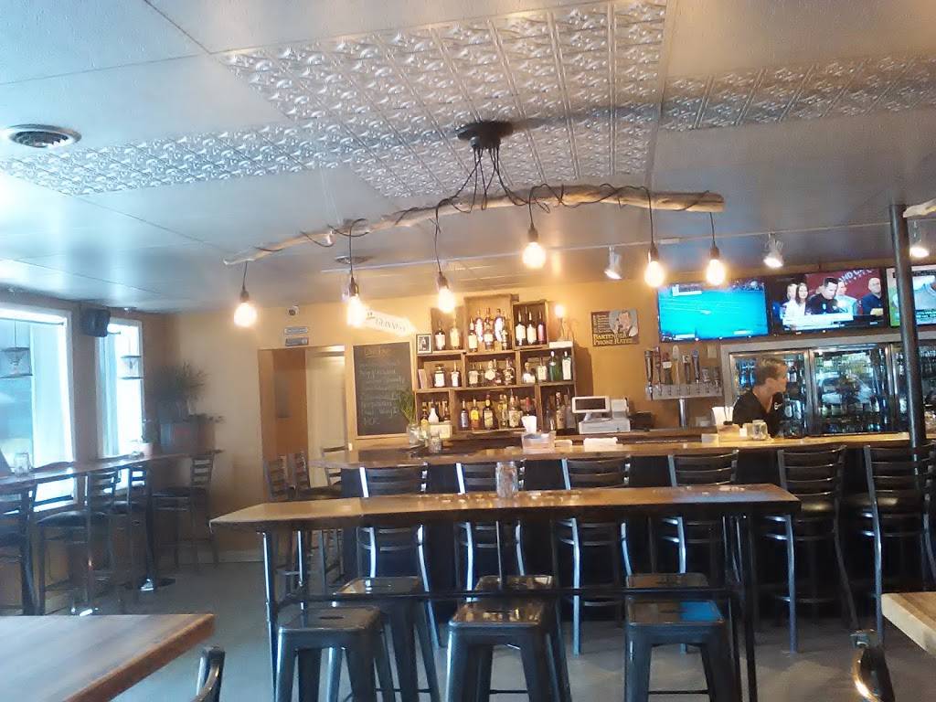 Sparkys Place | restaurant | 1001 Broad St, Conneaut, OH 44030, USA | 4402656061 OR +1 440-265-6061