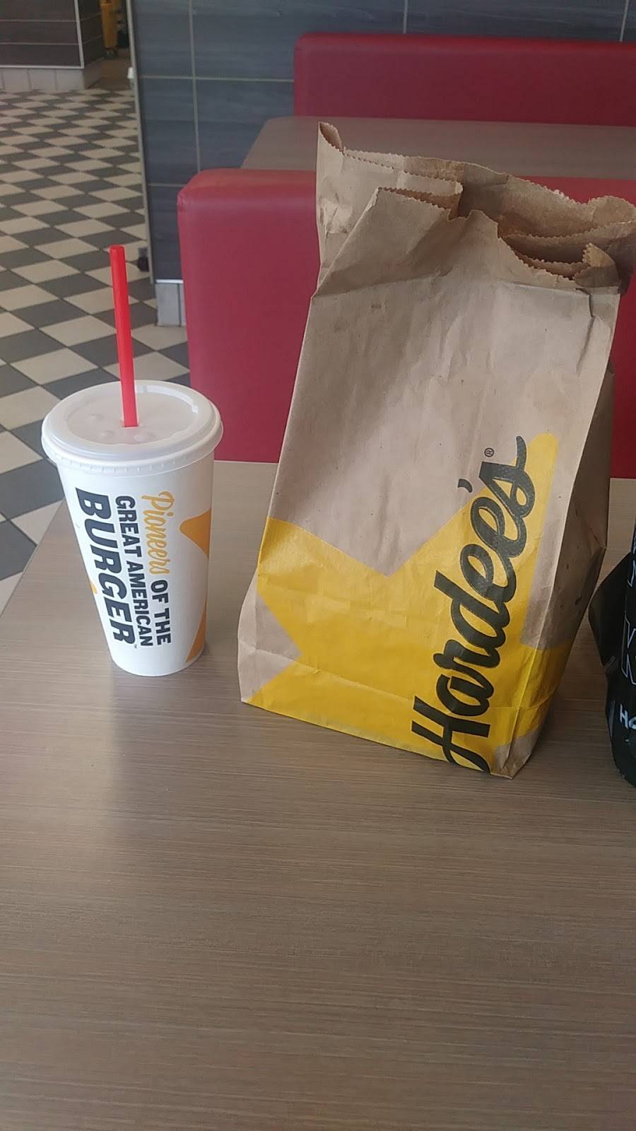 Hardees | restaurant | 2399 SE Baya Dr, Lake City, FL 32025, USA | 3867520393 OR +1 386-752-0393