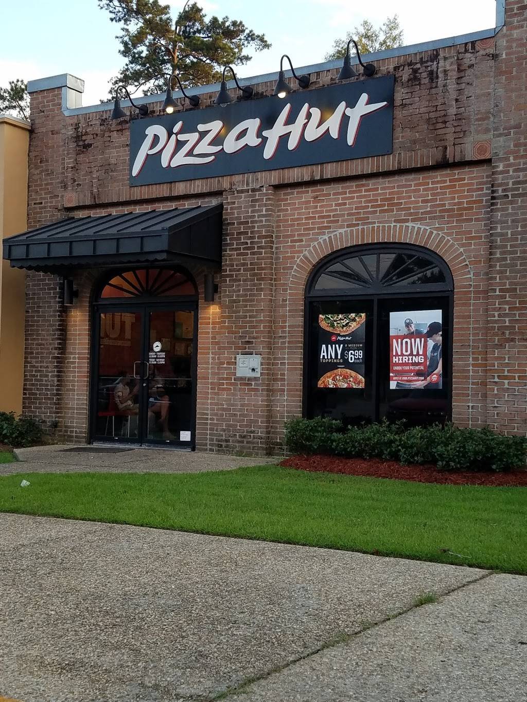 Pizza Hut | meal takeaway | 100 Tyler Square Unit 11B, Covington, LA 70433, USA | 9858983531 OR +1 985-898-3531