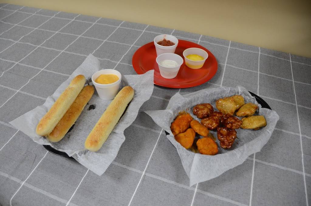 Lil Mos Pizzeria | meal takeaway | 1753 US-40, Clayton, IN 46118, USA | 3175392828 OR +1 317-539-2828