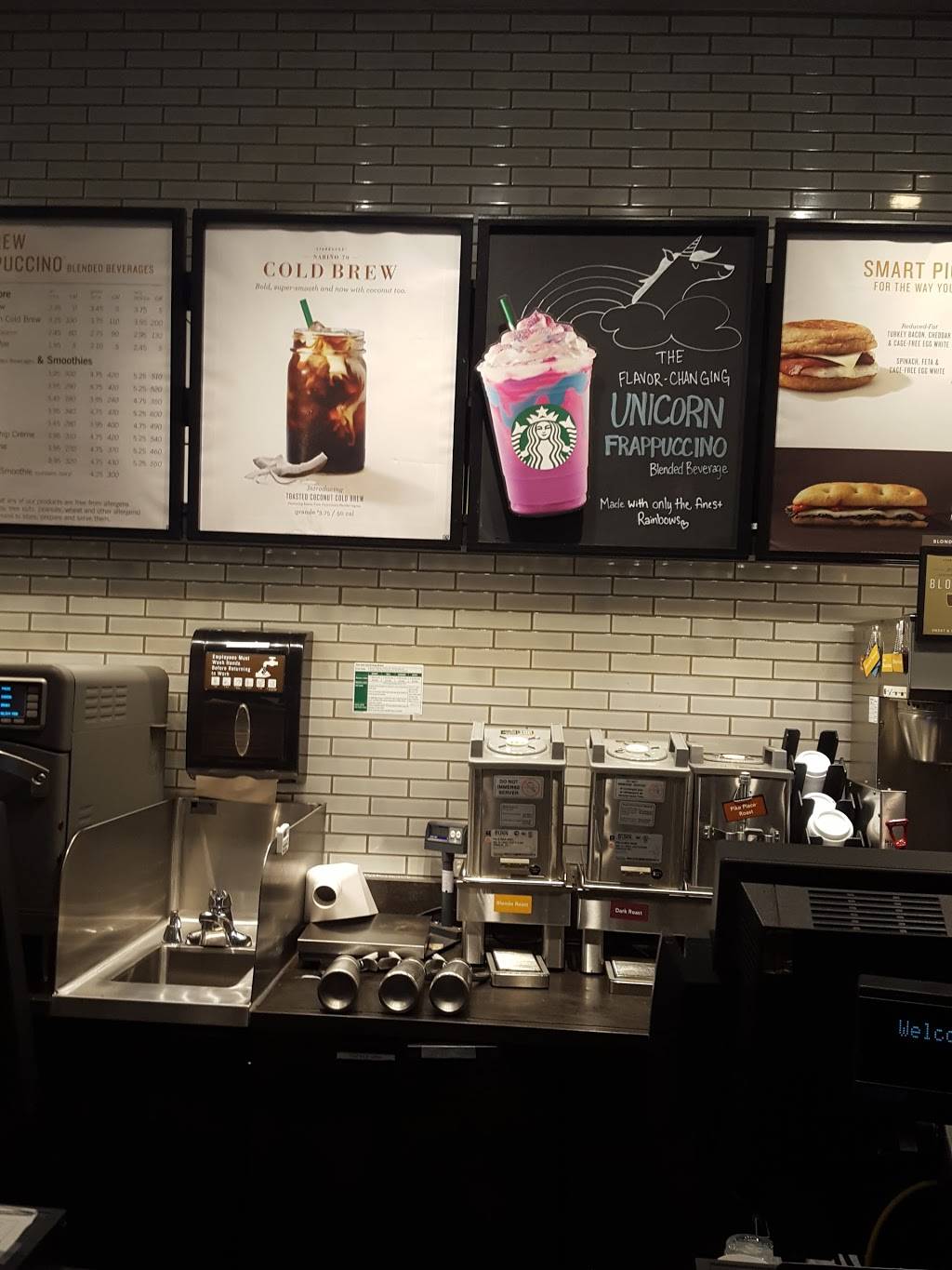 Starbucks | cafe | 3935 41st Ave Dr, Moline, IL 61265, USA | 3097975343 OR +1 309-797-5343