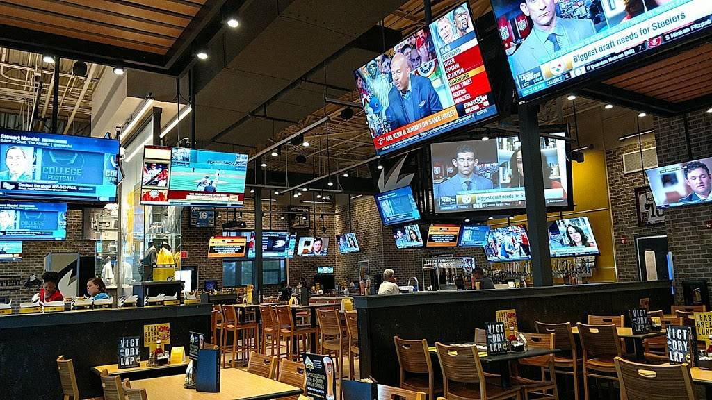 Buffalo Wild Wings | meal takeaway | 2475 Cobbs Ford Rd, Prattville, AL 36066, USA | 3342857192 OR +1 334-285-7192