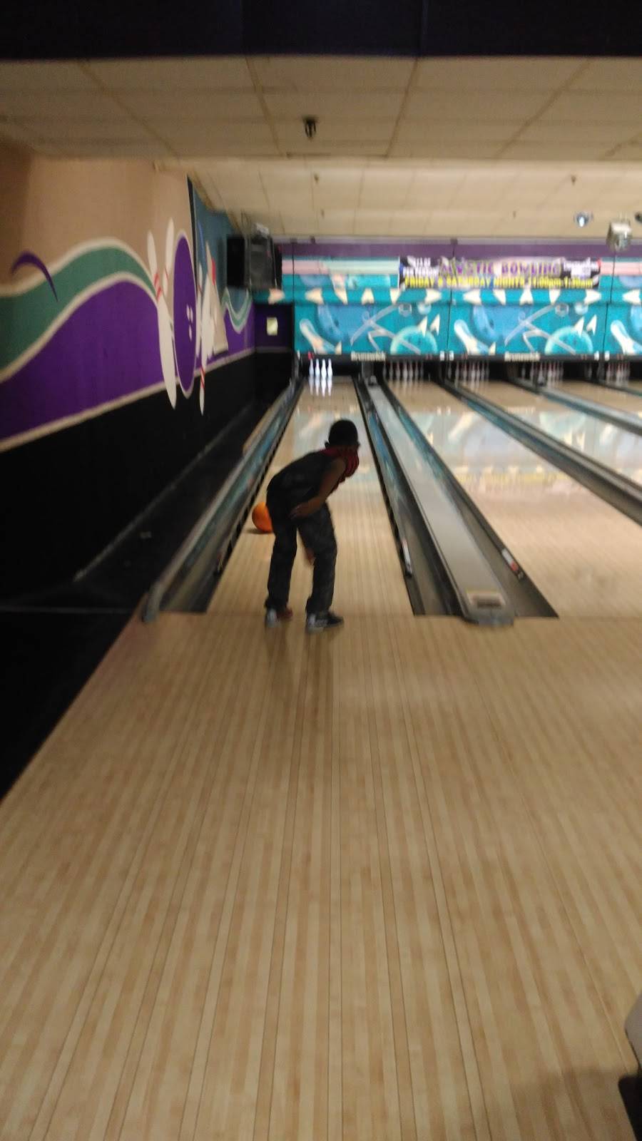 Woodleaf Lanes | meal takeaway | 1811 Jake Alexander Blvd W, Salisbury, NC 28147, USA | 7046335342 OR +1 704-633-5342