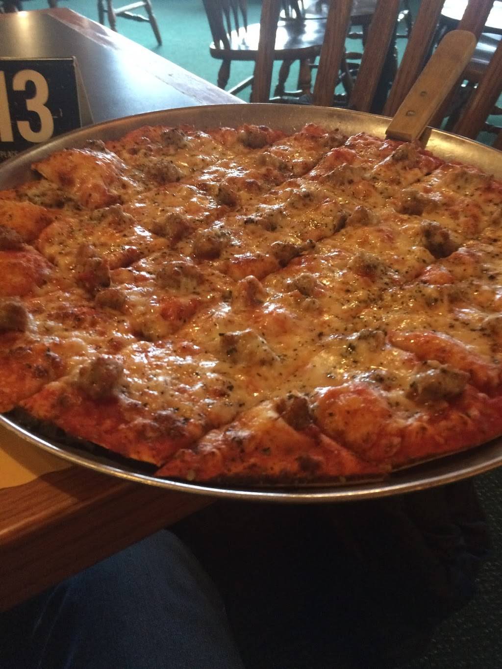 Monicals Pizza | restaurant | 102 N Sycamore St, Villa Grove, IL 61956, USA | 2178322361 OR +1 217-832-2361