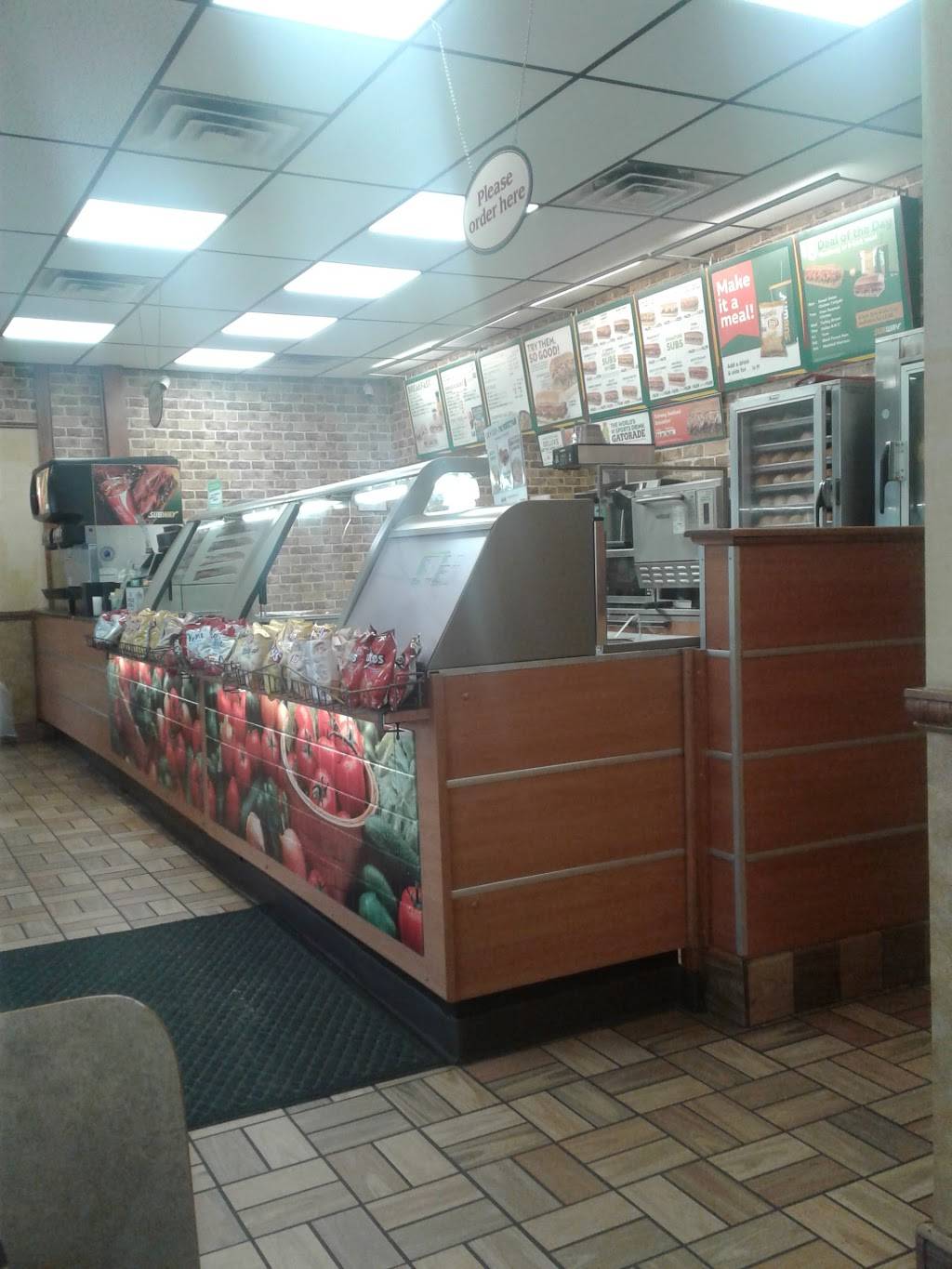 Subway - Restaurant | 1401 N Walnut St, Hartford City, IN 47348, USA