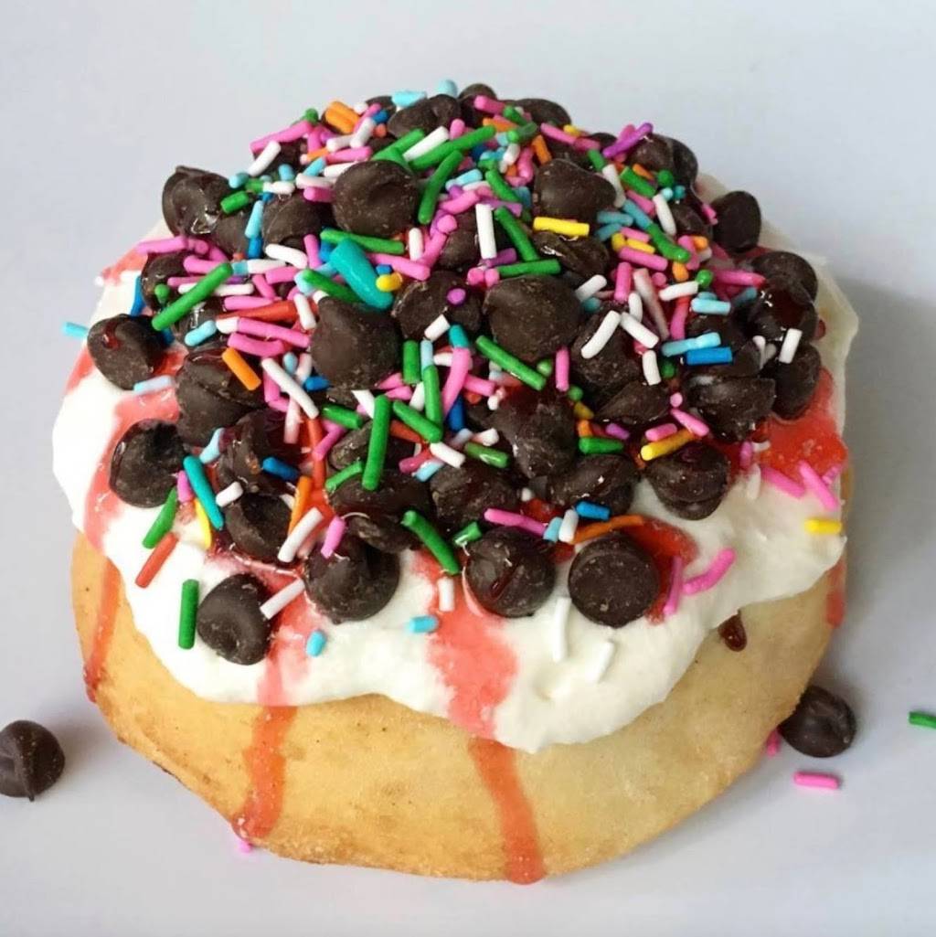 Cinnaholic | bakery | 2655 Teaster Ln Suite 220, Pigeon Forge, TN 37863, USA | 8652865527 OR +1 865-286-5527