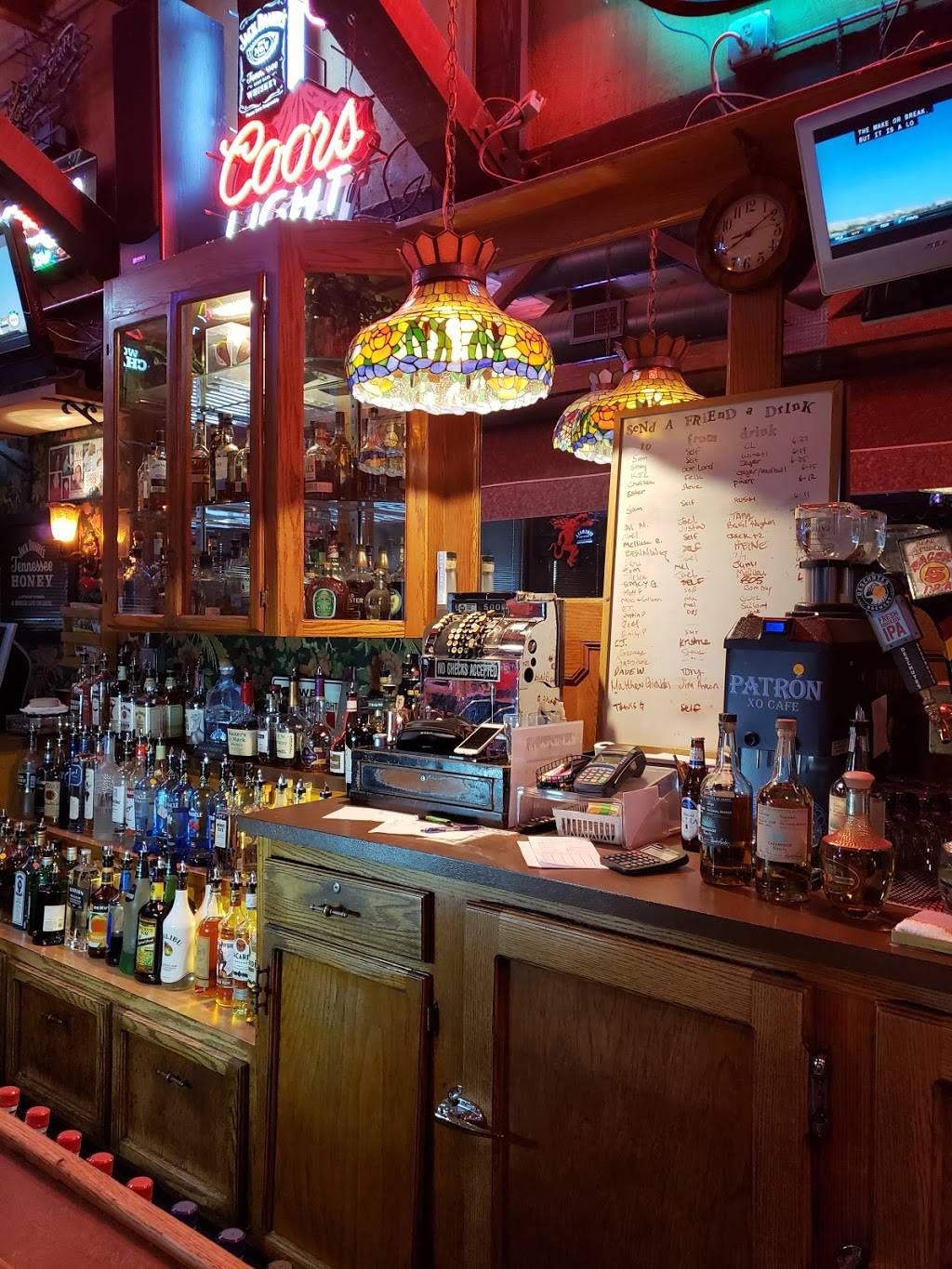 Quincys Pub & Cafe | night club | 6590 Commerce Blvd # D, Rohnert Park, CA 94928, USA | 7075851079 OR +1 707-585-1079