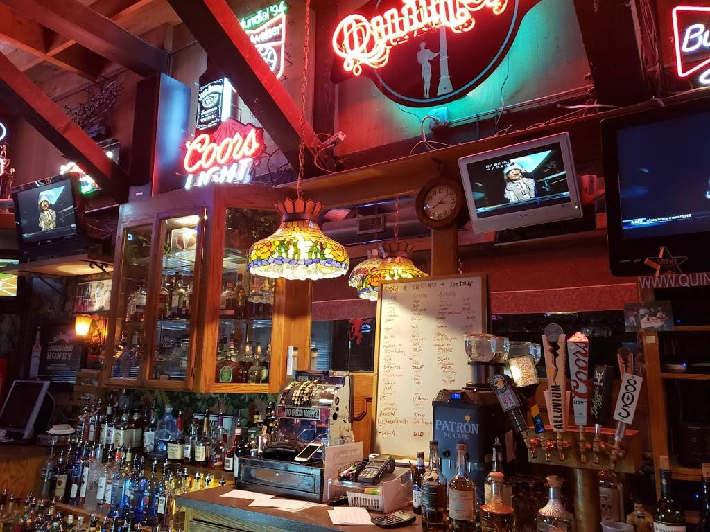Quincys Pub & Cafe | night club | 6590 Commerce Blvd # D, Rohnert Park, CA 94928, USA | 7075851079 OR +1 707-585-1079