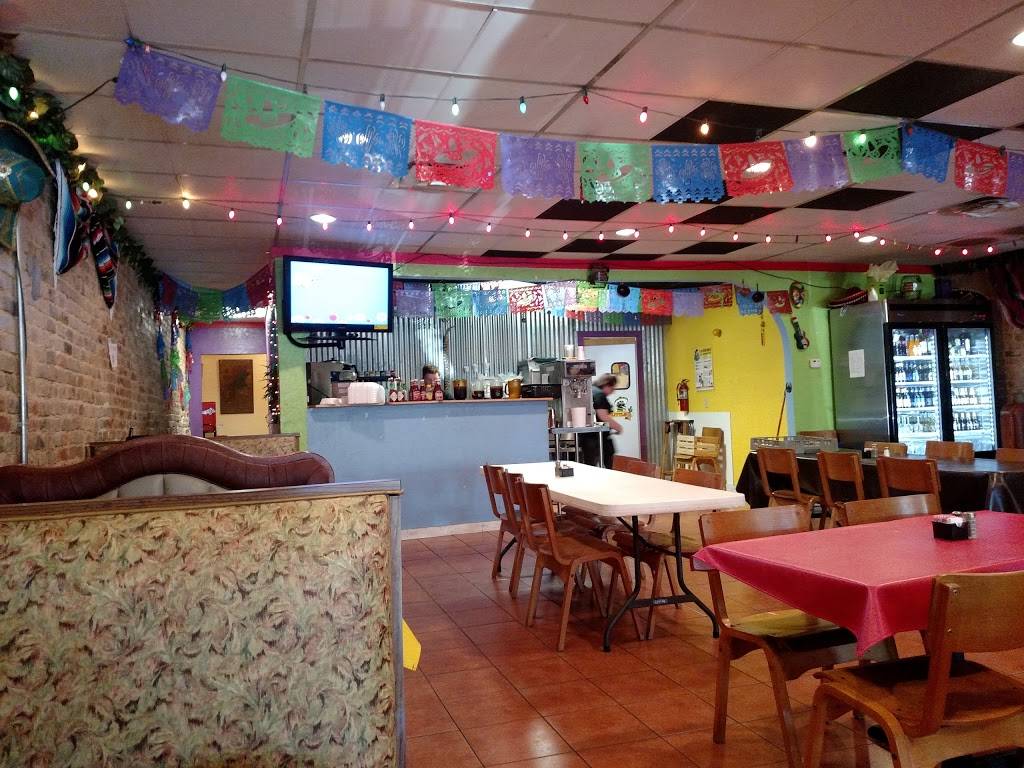 Little Don Juans Mexican restaurant | restaurant | 100 E Main St, Naples, TX 75568, USA | 9038970024 OR +1 903-897-0024