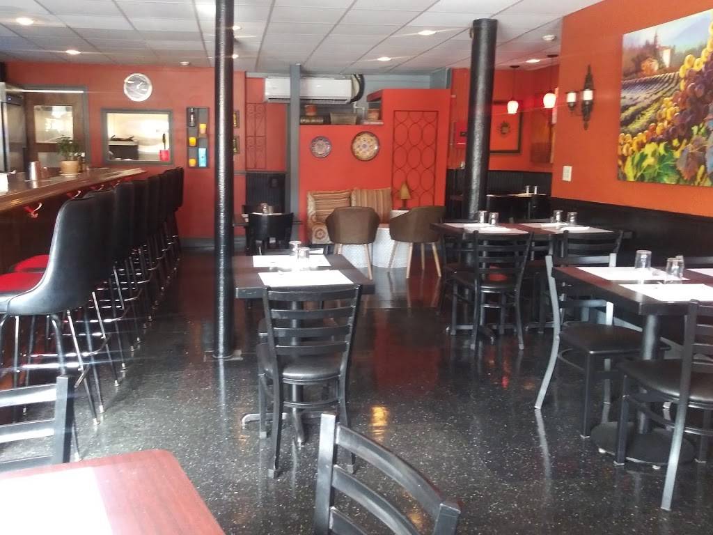605 Broadways Bar & Kitchen | restaurant | 605 Broadway, Pawtucket, RI 02860, USA | 4014754252 OR +1 401-475-4252