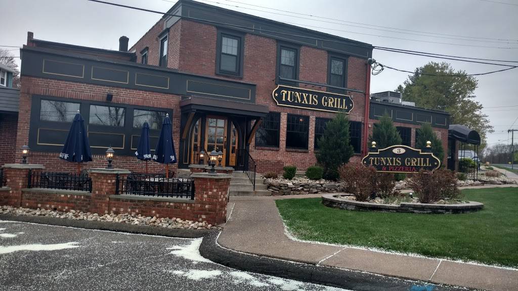 Tunxis Grill & Pizzeria - Restaurant | 3 Tunxis St, Windsor, CT 06095, USA