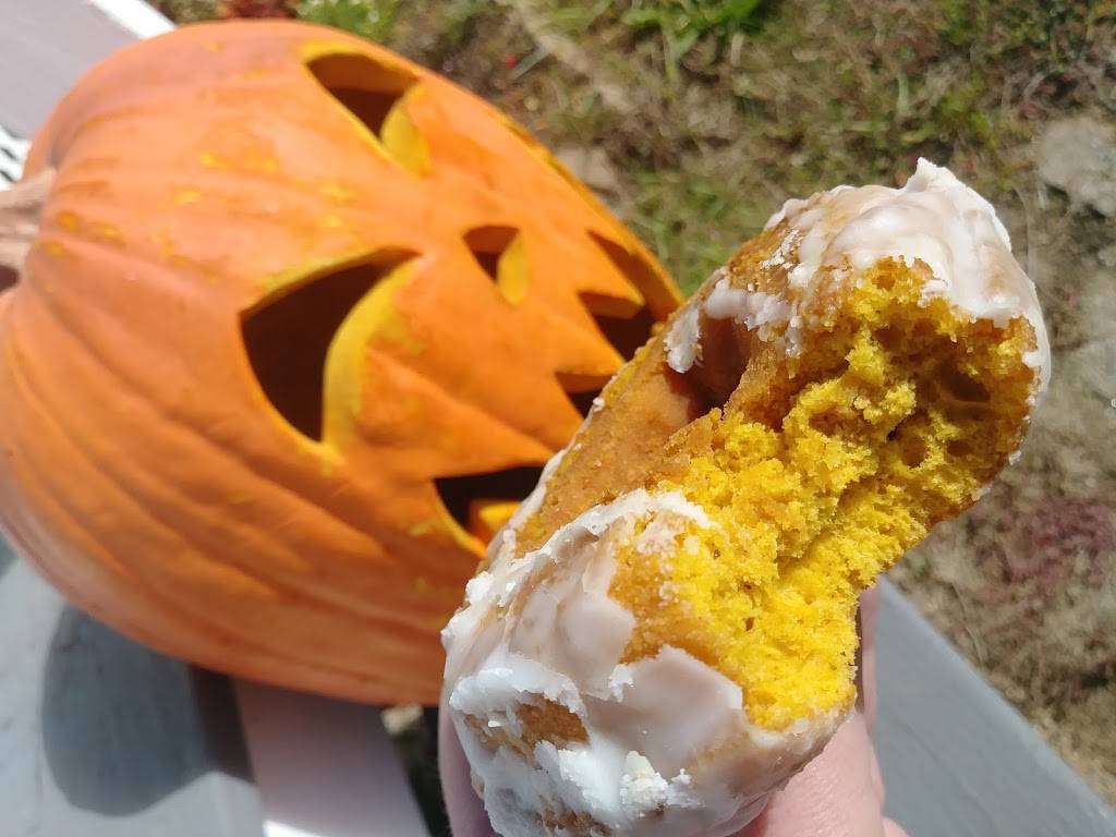 Congdons Doughnuts | bakery | 1090 Post Rd, Wells, ME 04090, USA | 2076464219 OR +1 207-646-4219