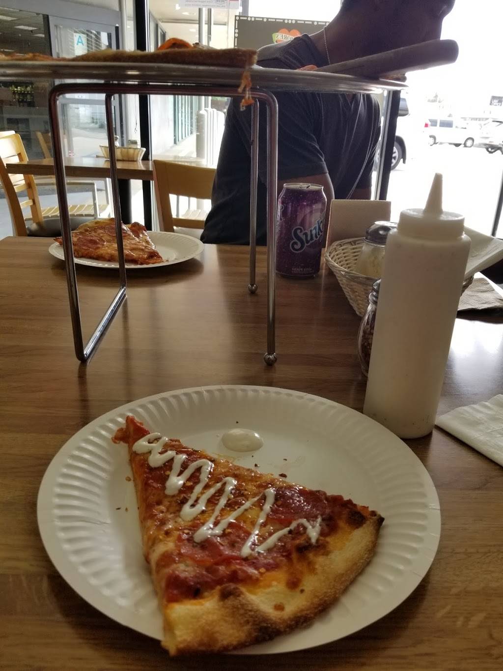 DAmores Pizza | restaurant | 22601 Pacific Coast Hwy, Malibu, CA 90265, USA | 3103174500 OR +1 310-317-4500