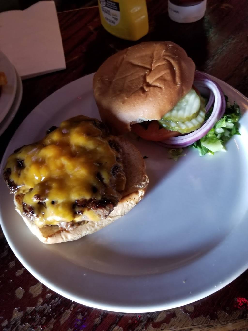 Bugsys Bar & Grill | restaurant | 1980 East 12 Mile Road, Warren, MI 48092, USA | 5867512554 OR +1 586-751-2554