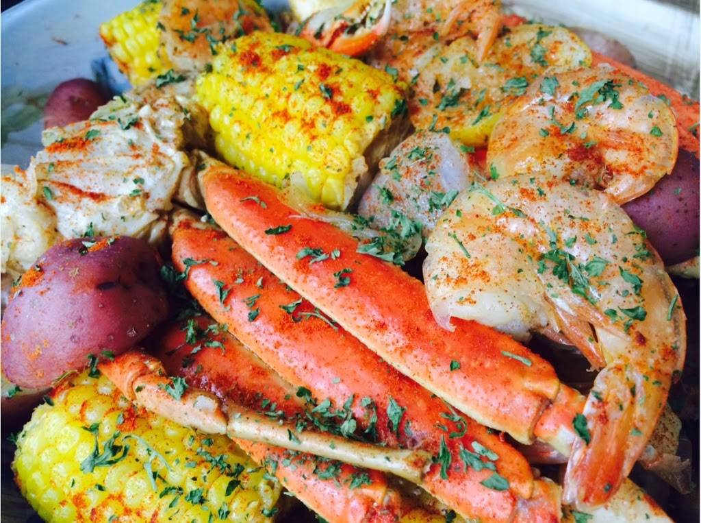 Charlies Wings And Fins | meal takeaway | 4779 Rockbridge Rd SW, Stone Mountain, GA 30083, USA | 4046008811 OR +1 404-600-8811