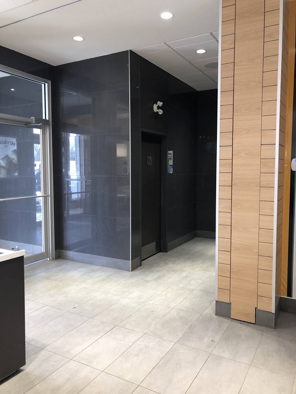 McDonalds | cafe | 4600 Route de Fossambault, Sainte-Catherine-de-la-Jacques-Cartier, QC G3N 1S6, Canada | 4188752420 OR +1 418-875-2420