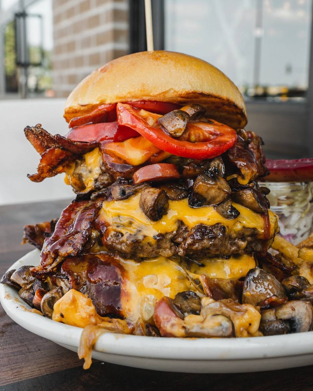 La Belle & La Boeuf Burger Bar | restaurant | 510 Promenade Du Centropolis, Laval, QC H7T 3C2, Canada | 4509348777 OR +1 450-934-8777