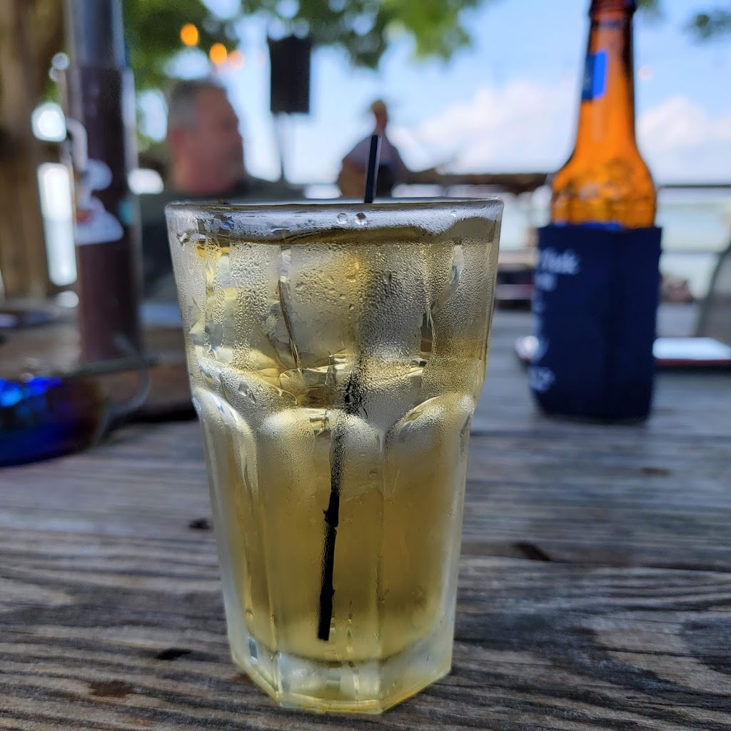 Wet Deck Bar & Grill | restaurant | 5076 FM 350, Livingston, TX 77351, USA | 9369672337 OR +1 936-967-2337