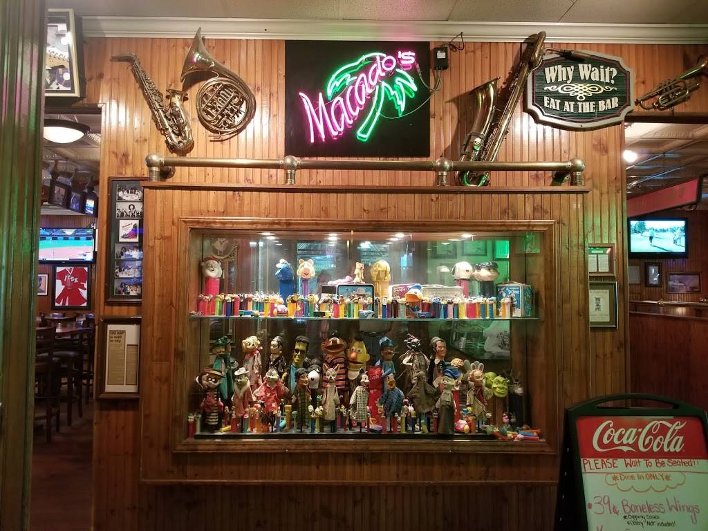 Macados | restaurant | 4237 VA-419, Cave Spring, VA 24018, USA | 5407769884 OR +1 540-776-9884