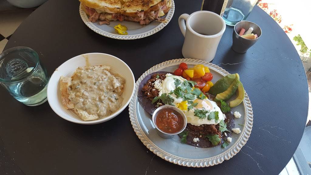 Farmhouse Kitchen & Wares | cafe | 101 W Beverley St, Staunton, VA 24401, USA | 5407127791 OR +1 540-712-7791