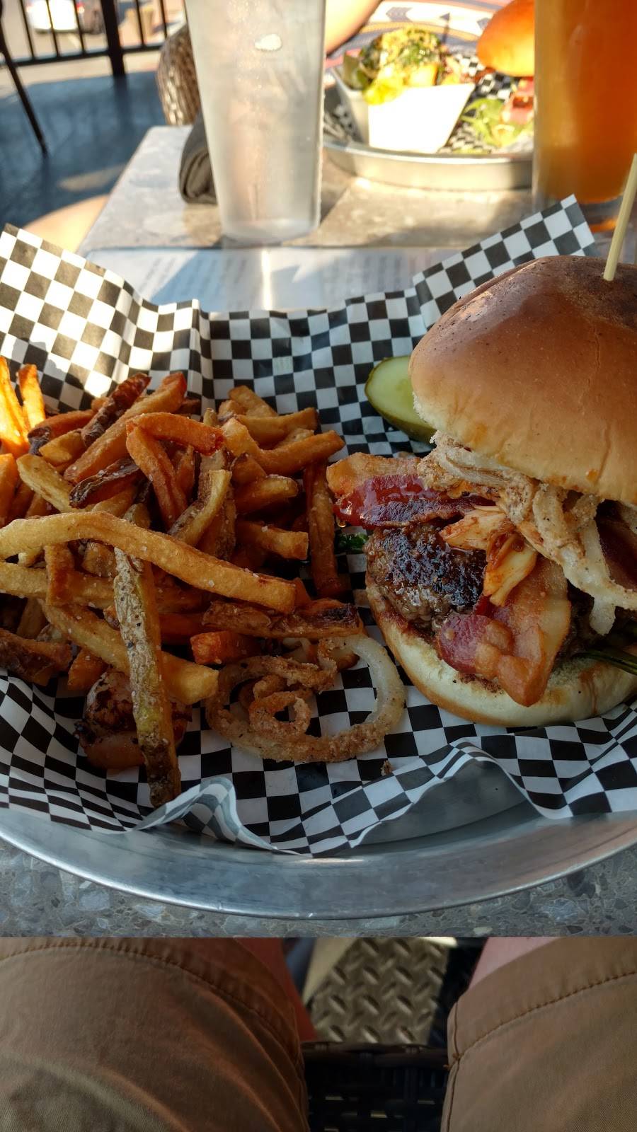 Macs on Hertel | restaurant | 1435 Hertel Ave, Buffalo, NY 14216, USA | 7168336227 OR +1 716-833-6227