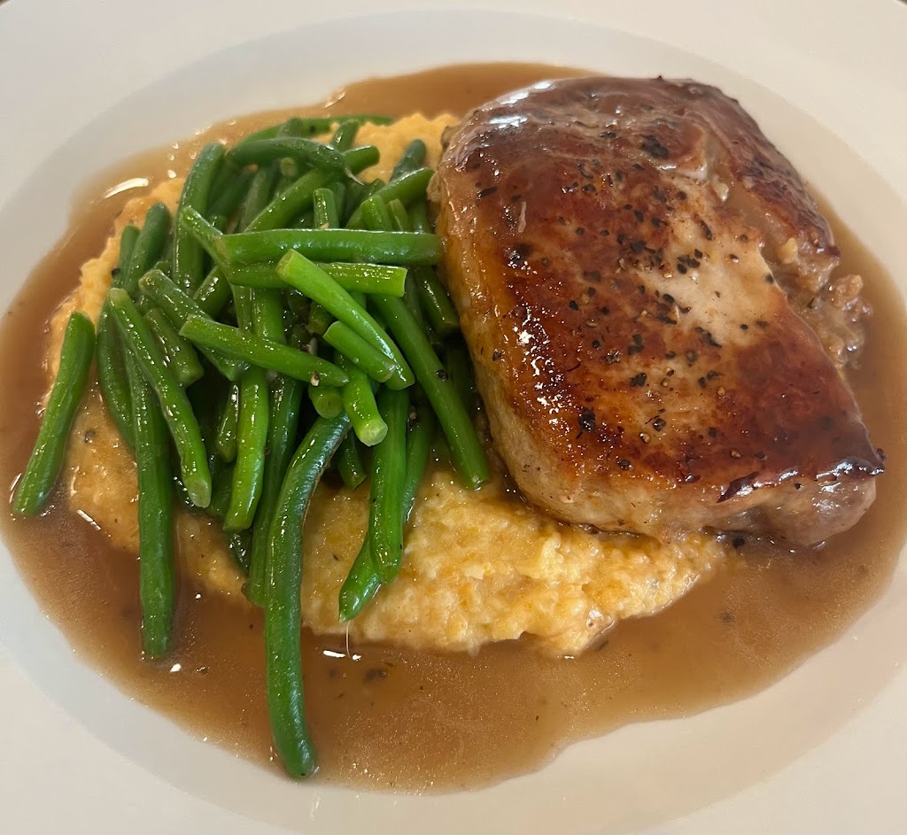 Bennys on the green | restaurant | 21801 Lake Chesdin Pkwy, Chesterfield, VA 23838, USA | 8045900034 OR +1 804-590-0034