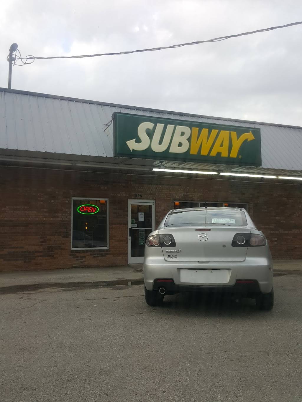 Subway Restaurants | restaurant | 20483 Alberta St, Oneida, TN 37841, USA | 4235698370 OR +1 423-569-8370