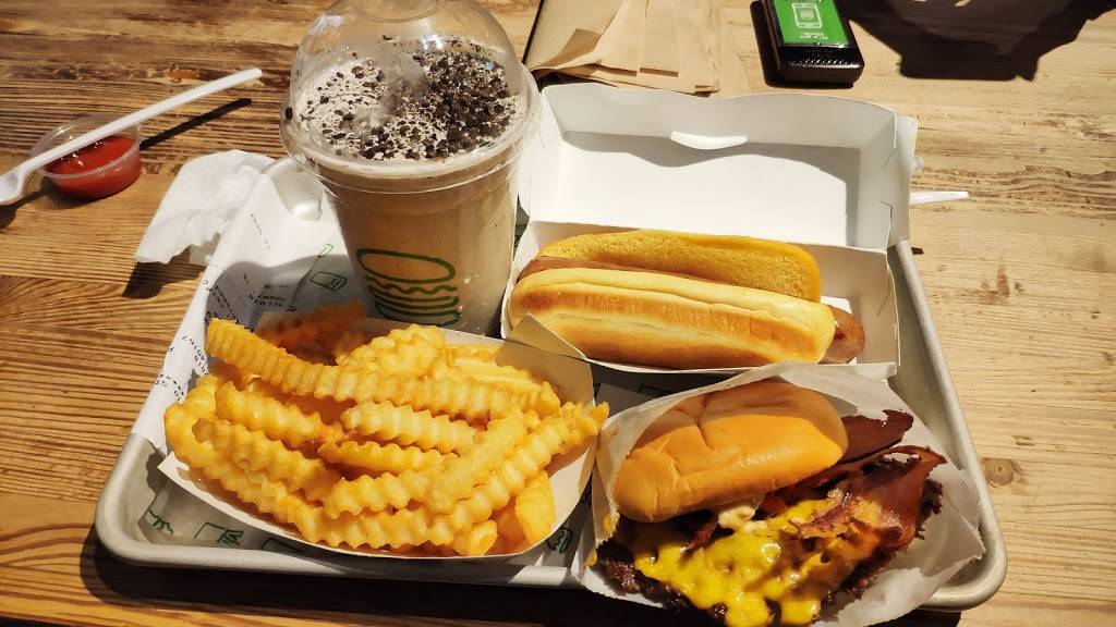 Shake Shack | meal takeaway | 1 Old Fulton St, Brooklyn, NY 11201, USA | 3474352676 OR +1 347-435-2676