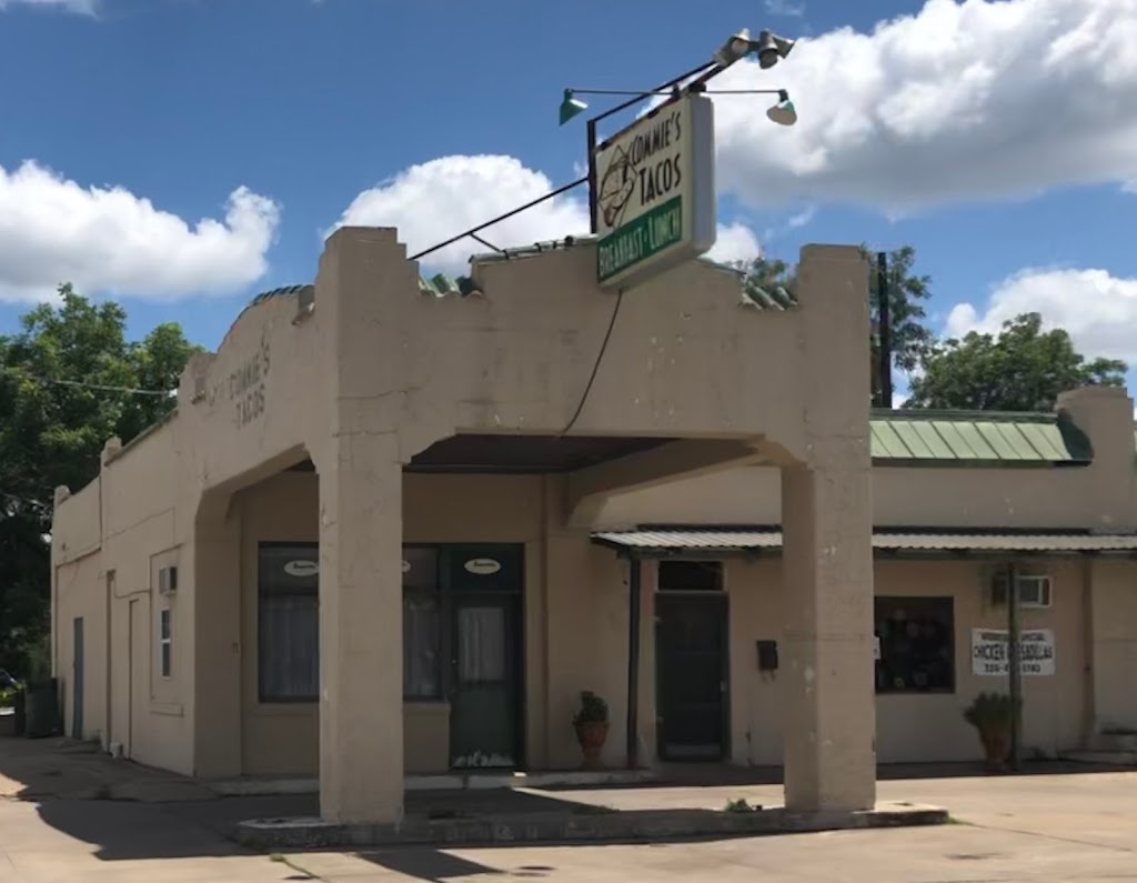 Commies Tacos | restaurant | 101 W Wallace St, San Saba, TX 76877, USA | 3253725780 OR +1 325-372-5780