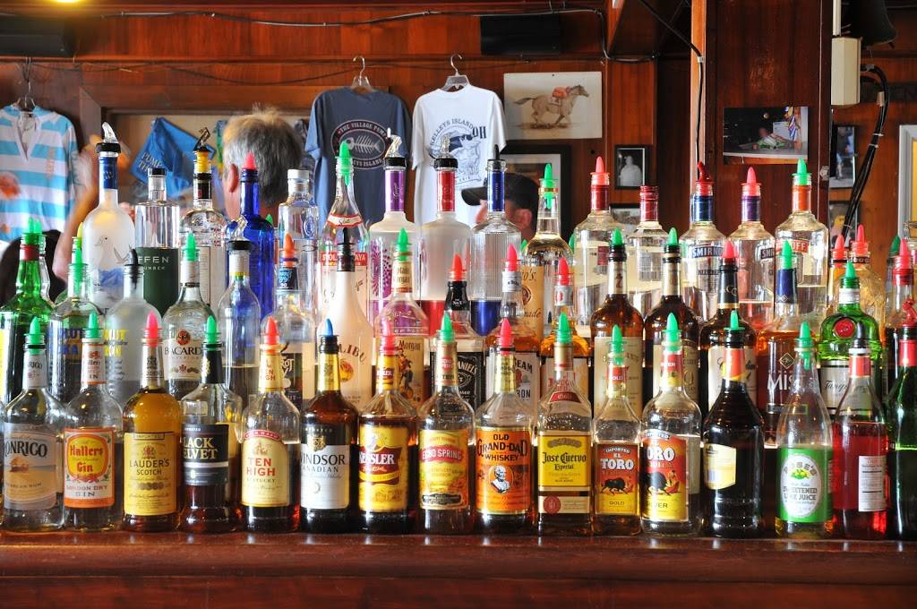 The Village Pump | restaurant | 103 W Lakeshore Dr, Kelleys Island, OH 43438, USA | 4197462281 OR +1 419-746-2281