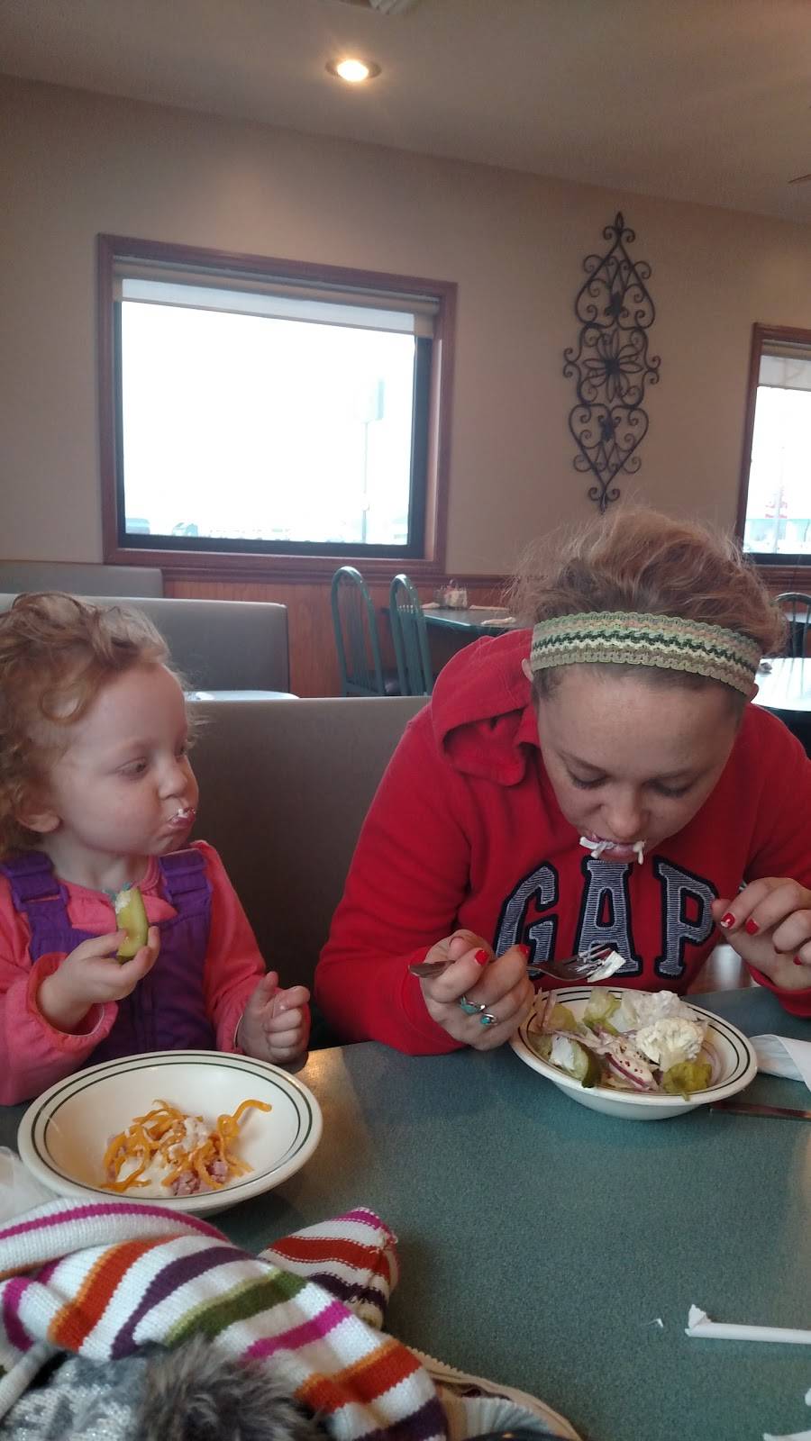 Di Carlos Pizza & Pasta | restaurant | 1520 S Main St, Red Bud, IL 62278, USA | 6182826696 OR +1 618-282-6696