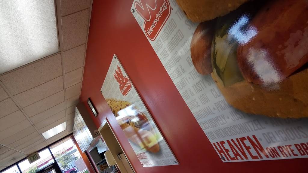 Wienerschnitzel | restaurant | 108 Lincoln Ave, Orange, CA 92865, USA | 7149988555 OR +1 714-998-8555