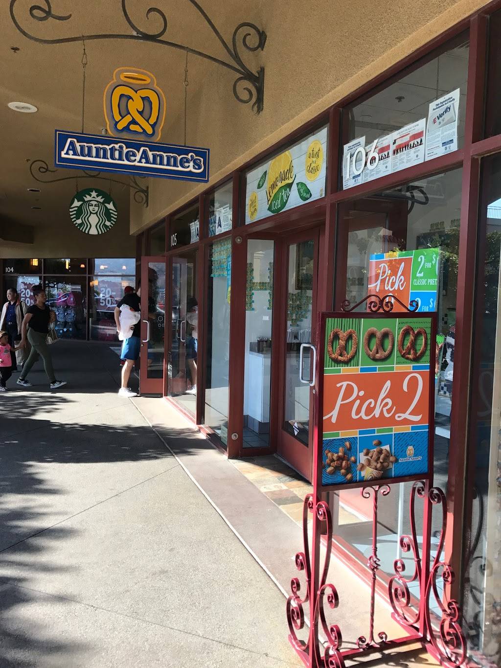 Auntie Annes | restaurant | 48750 Seminole Dr, Cabazon, CA 92230, USA | 9518499575 OR +1 951-849-9575