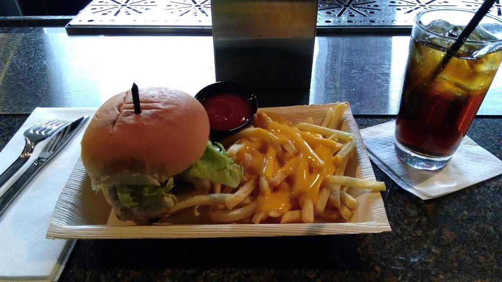 Metro Burger | restaurant | Flushing, NY 11371, USA
