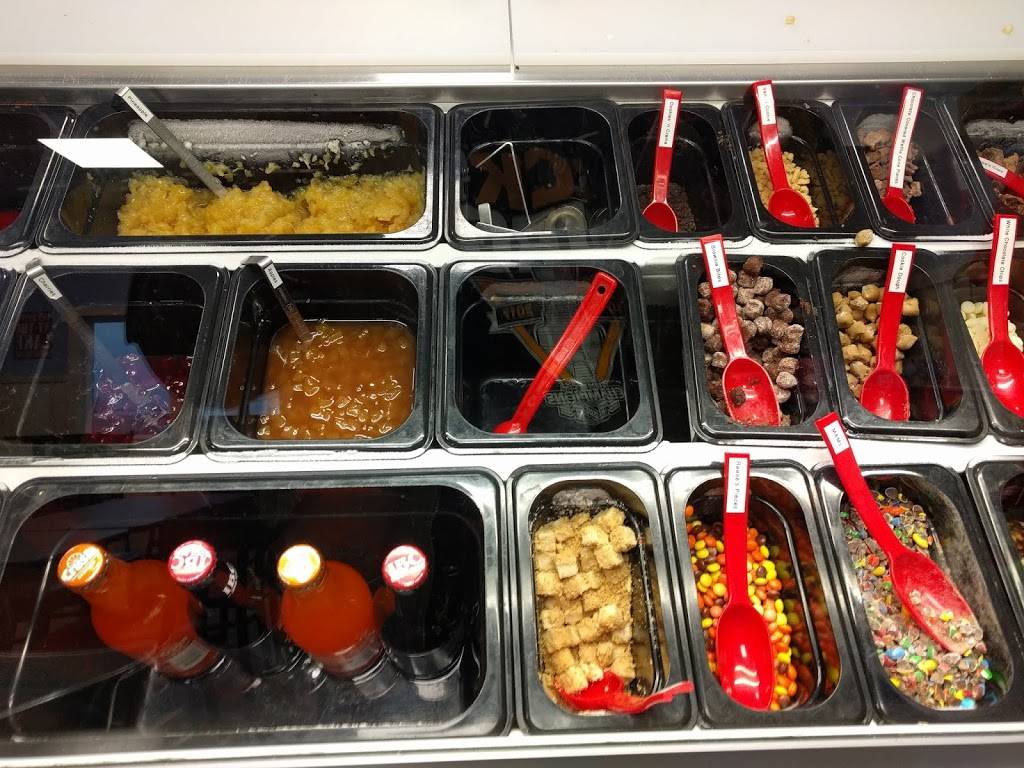 Whits Frozen Custard | restaurant | 12220 Anchor Drive Suite B, Howard, OH 43028, USA | 7403589084 OR +1 740-358-9084