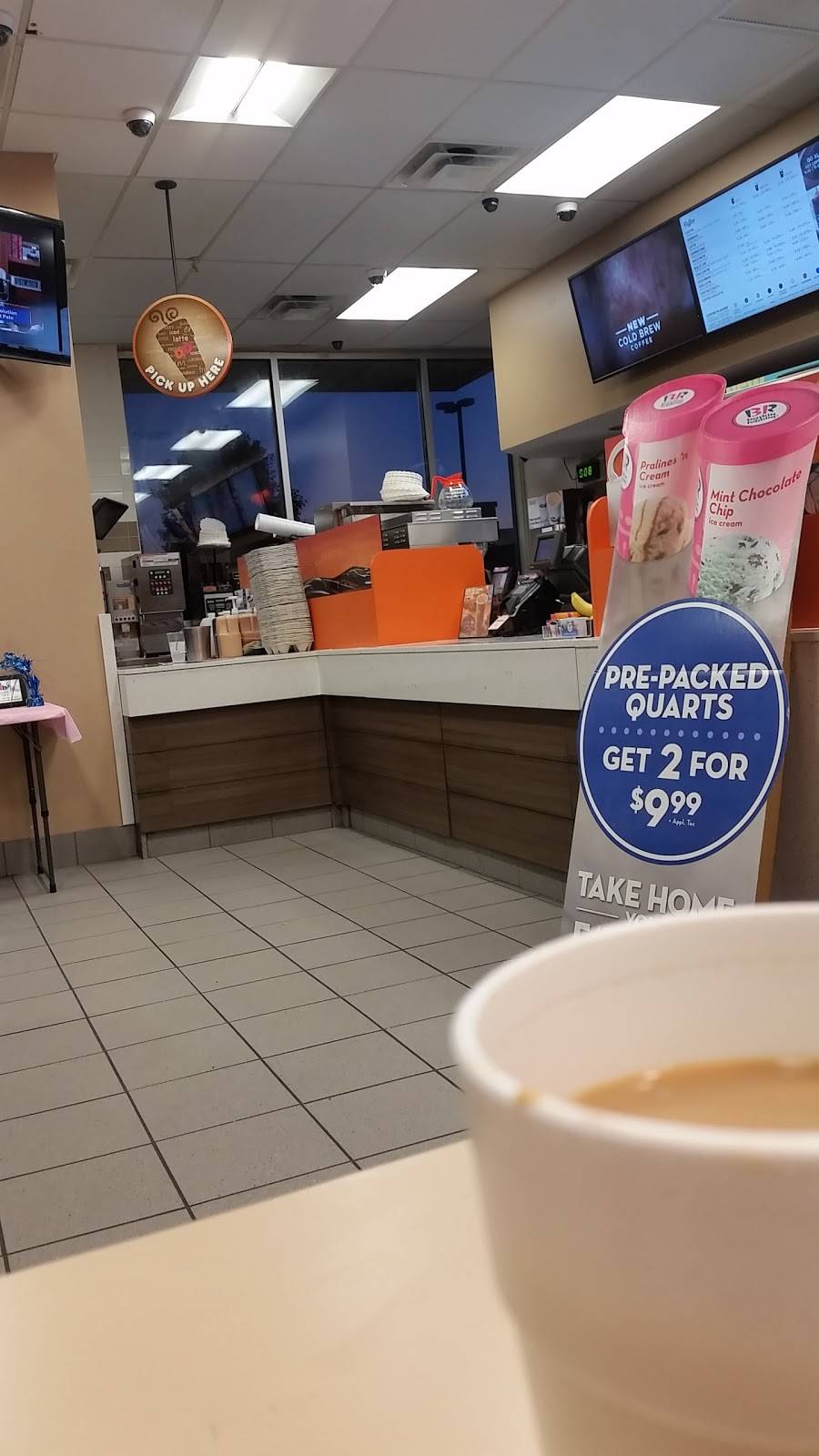 Dunkin | bakery | 1604 N Bridge St, Yorkville, IL 60560, USA | 6305532030 OR +1 630-553-2030