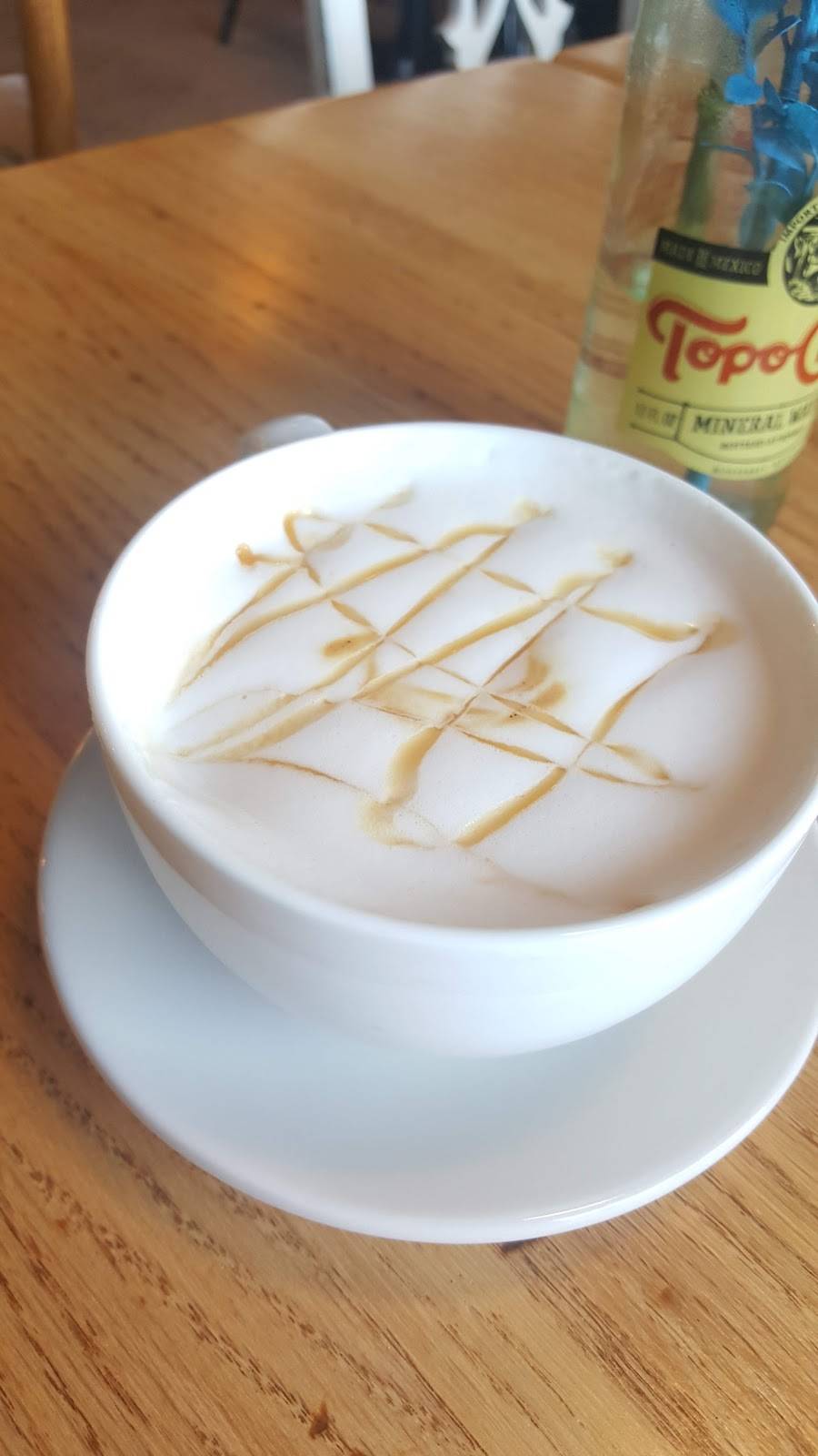Overflow Coffee Co | bakery | 201 E Franklin St, Hillsboro, TX 76645, USA | 2542835272 OR +1 254-283-5272