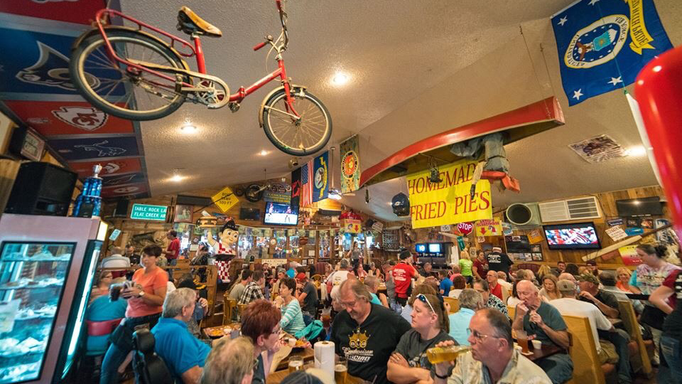 Flat Creek Restaurant | restaurant | 7847 MO-173, Cape Fair, MO 65624, USA | 4175384802 OR +1 417-538-4802