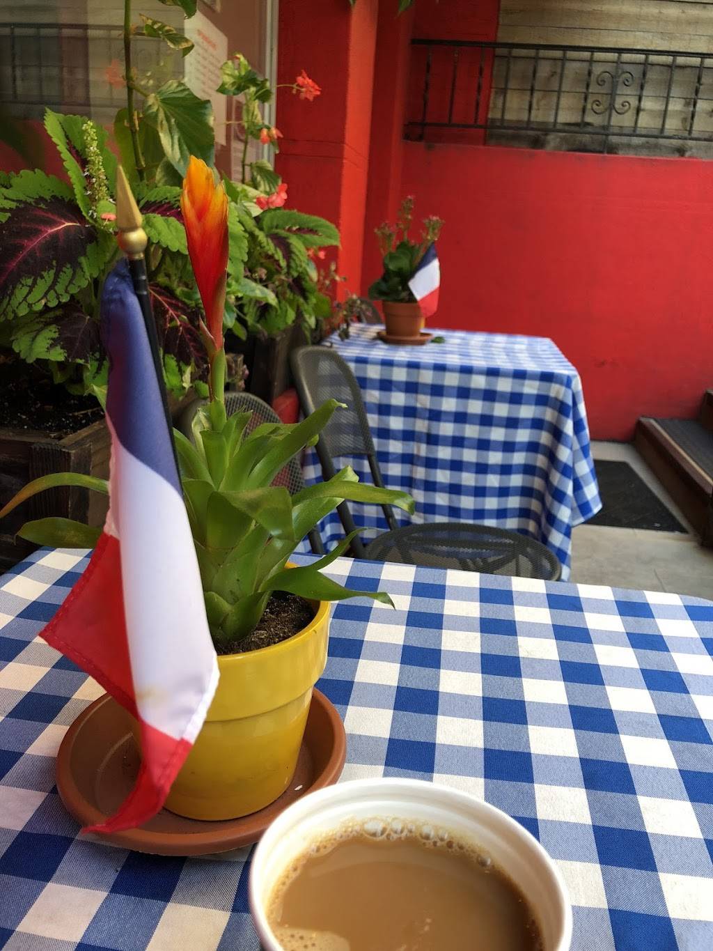 Le Petit Parisien | restaurant | 251 E 53rd St, New York, NY 10022, USA | 9173883039 OR +1 917-388-3039