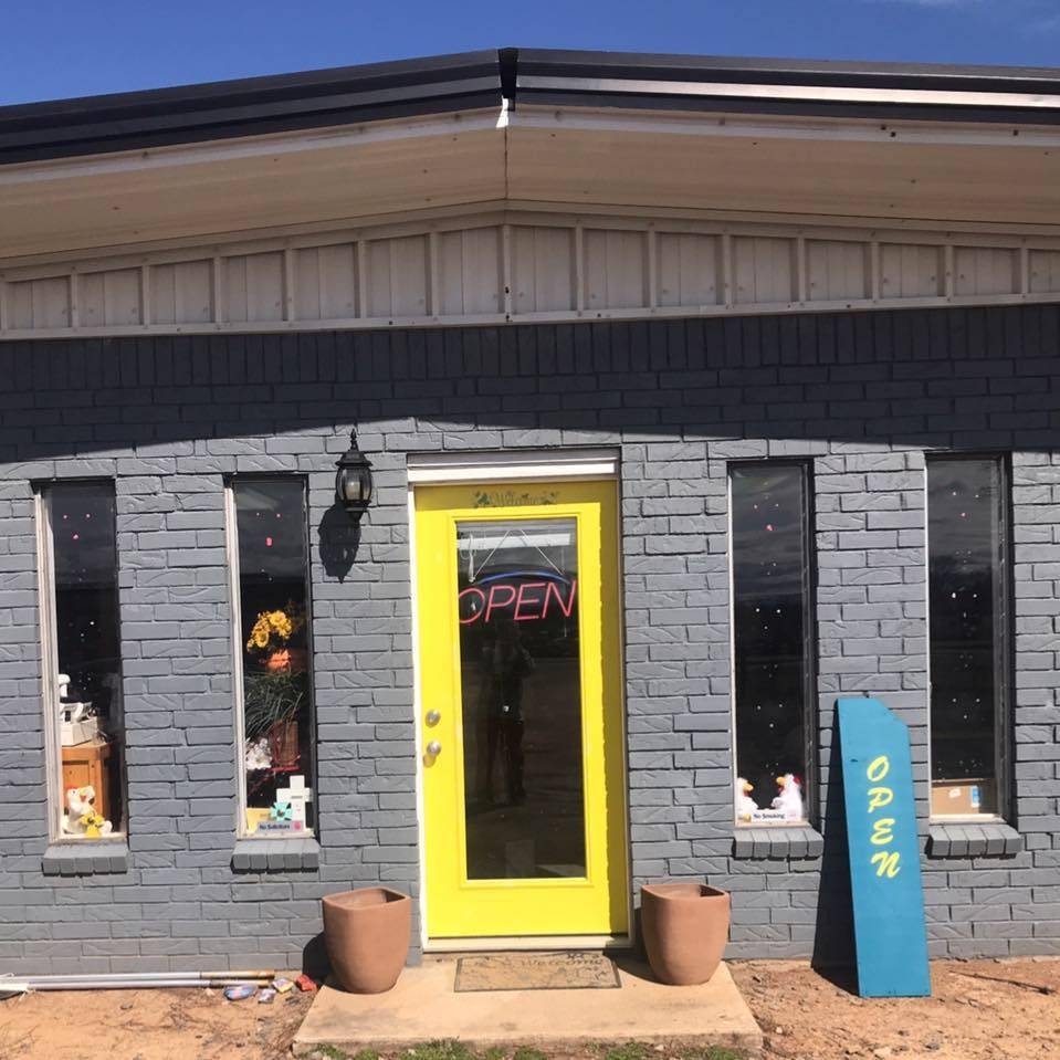 Charlie’s Pizza and More | restaurant | 405 US-59, Heavener, OK 74937, USA | 9186580725 OR +1 918-658-0725
