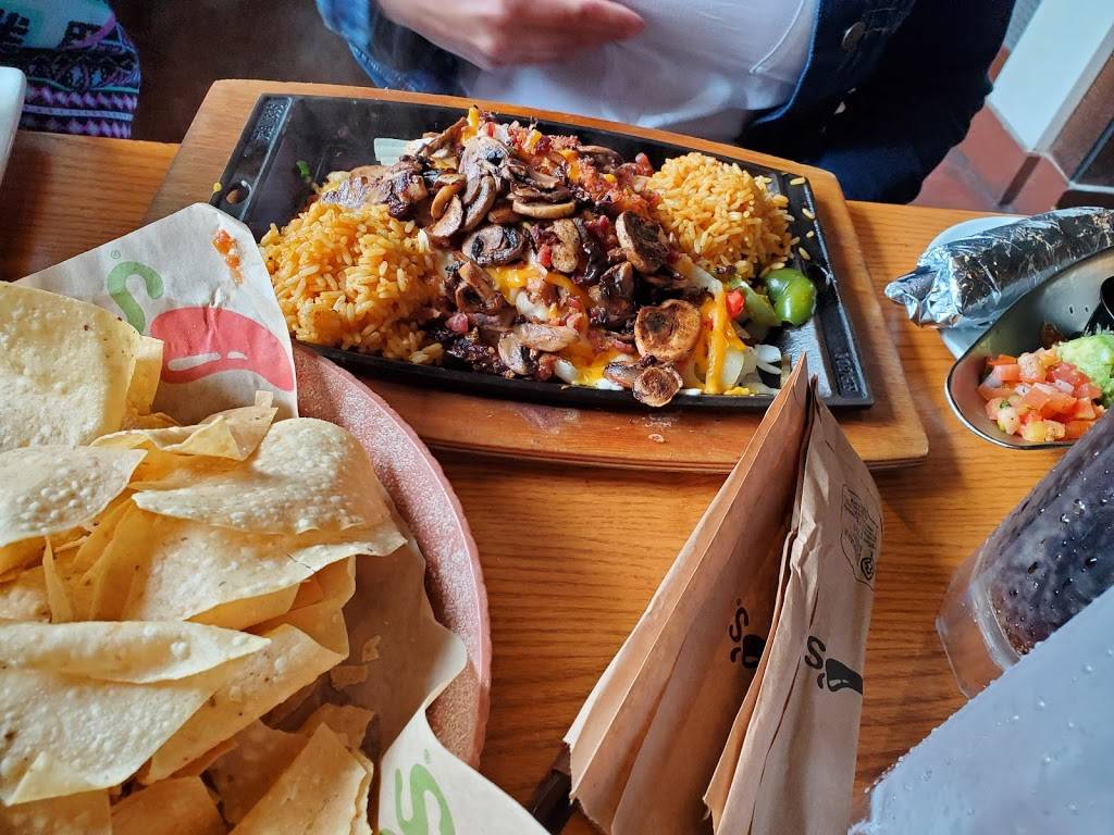Chilis Grill & Bar | meal takeaway | 2127 Lowes Dr, Clarksville, TN 37040, USA | 9315525529 OR +1 931-552-5529