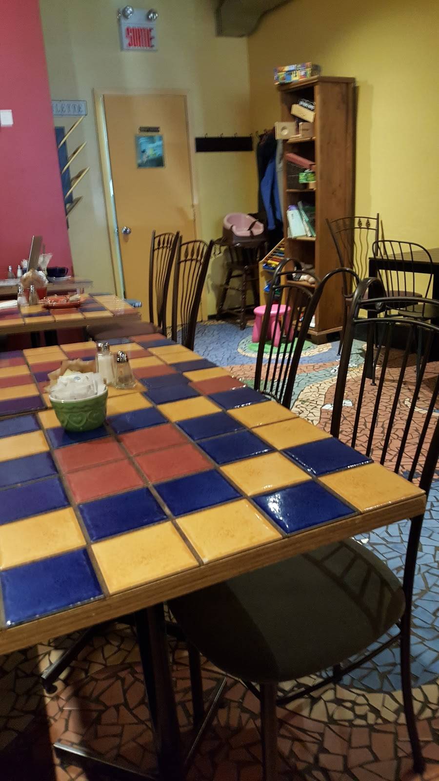 Cafe Twigs | restaurant | 85 Rue Sainte-Anne, Sainte-Anne-de-Bellevue, QC H9X 1L9, Canada | 5144571161 OR +1 514-457-1161