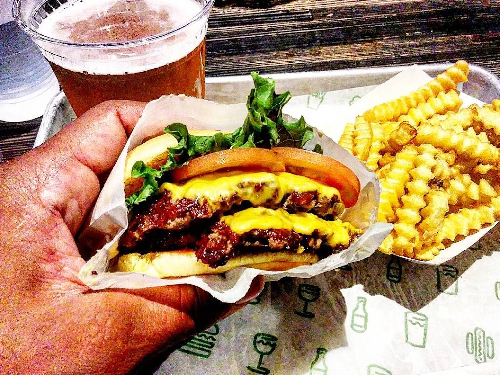 Shake Shack | meal takeaway | 1 Old Fulton St, Brooklyn, NY 11201, USA | 3474352676 OR +1 347-435-2676