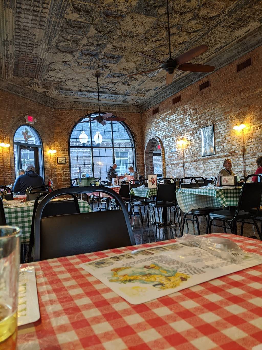 Tower Square Pizza | restaurant | 100-198 E Taylor St, Marion, IL 62959, USA | 6189977992 OR +1 618-997-7992