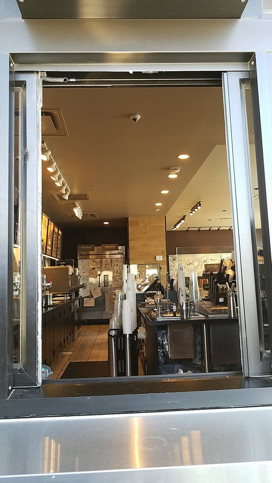Starbucks | cafe | 1987 W Clinton Ave #103, Fresno, CA 93705, USA | 5594940311 OR +1 559-494-0311