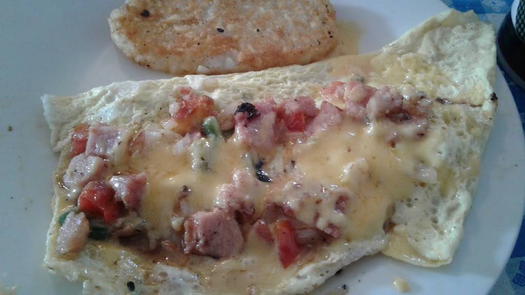 Maggies Cafe | restaurant | 925 E Main Ave, Karnes City, TX 78118, USA | 8307803291 OR +1 830-780-3291
