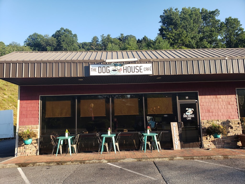 The Dog House Café Restaurant 98724 NC105, Banner Elk, NC 28604, USA