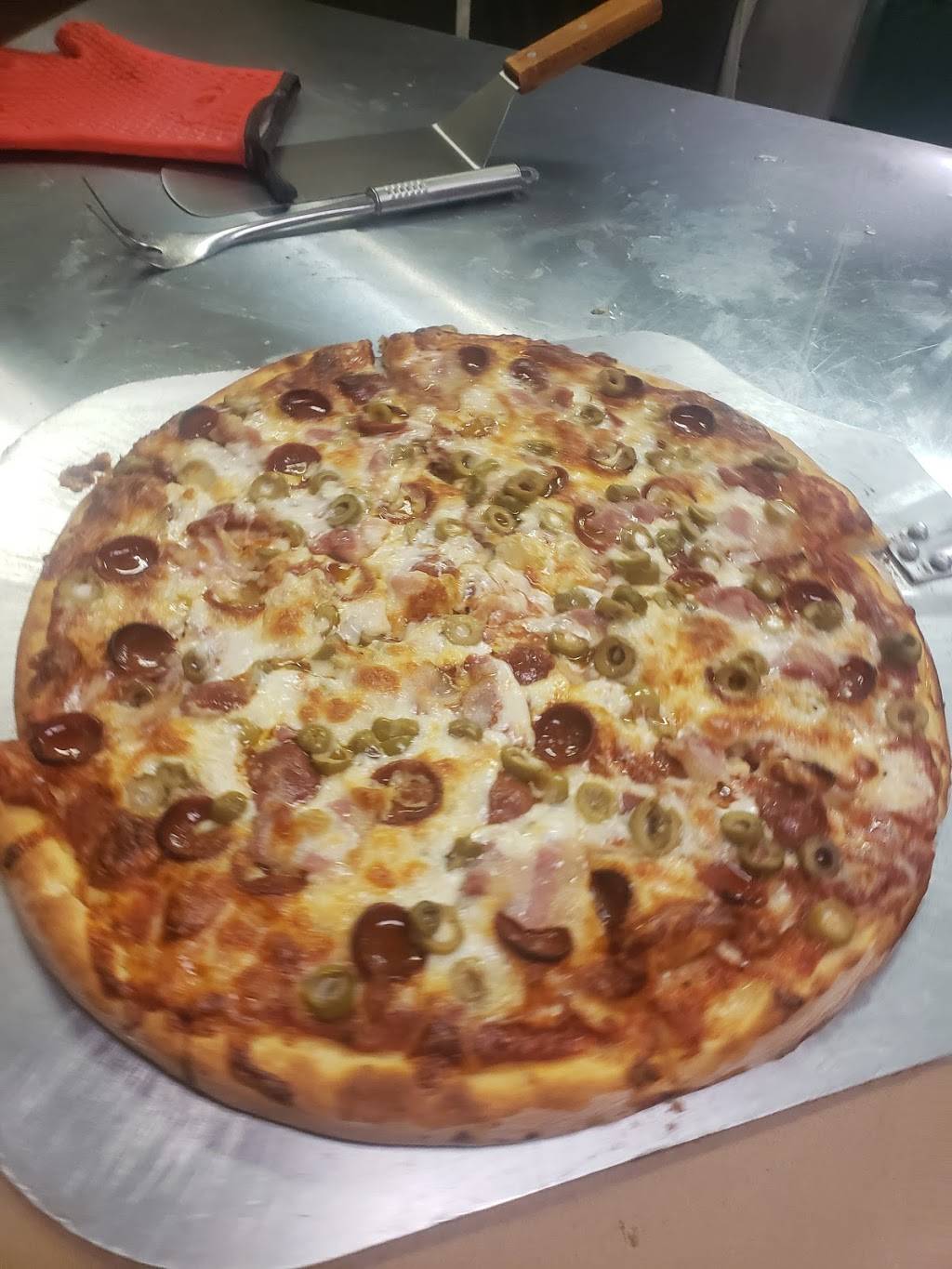 Chris B. Pizza & Wings | 6175 Dunn St, Niagara Falls, ON L2G 2P4, Canada