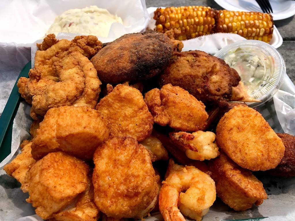Crab Catchers On The Waterfront | restaurant | 4474 Water Front Ave, Little River, SC 29566, USA | 8432802025 OR +1 843-280-2025